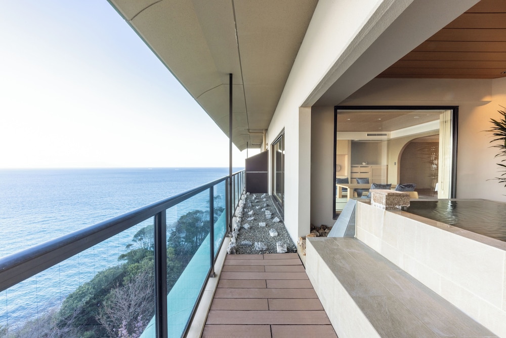 スーペリア ルーム 専用バスルーム オーシャンビュー バルコニー0 | 伊豆リトリート 熱川粋光 by 温故知新