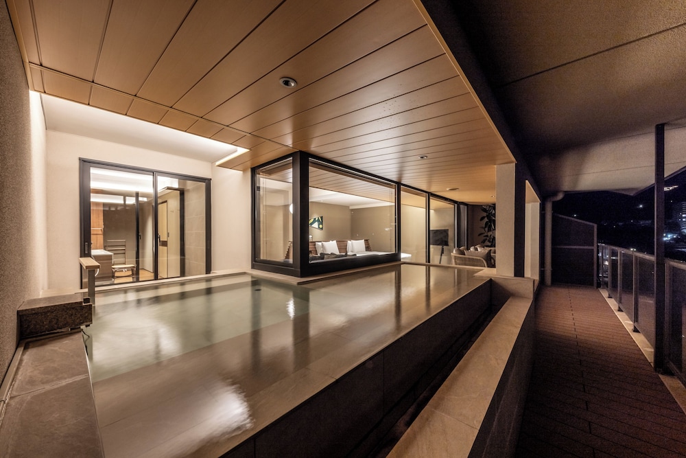 スタンダード ルーム 専用バスルーム オーシャンビュー バスルーム1 | 伊豆リトリート 熱川粋光 by 温故知新