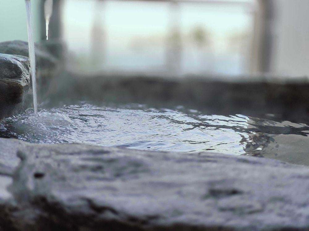 ベーシック ルーム 専用バスルーム バスルーム1 | 伊豆リトリート 熱川粋光 by 温故知新