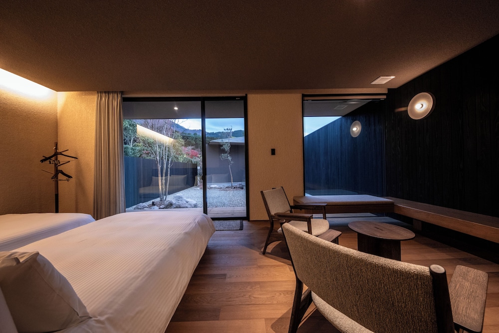 プレミア ツインルーム 禁煙 (01,02) 客室1 | HOTEL MODA