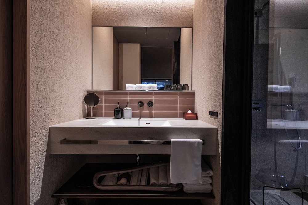 プレミア ツインルーム 禁煙 (01,02) 客室2 | HOTEL MODA