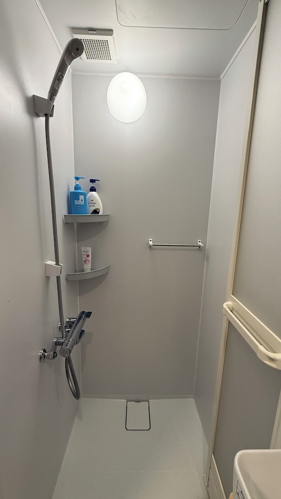 コンフォート ダブルルーム バスルーム3 | Moon Base Tokyo Inn