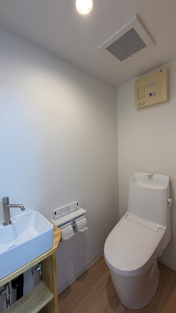 コンフォート ダブルルーム バスルーム2 | Moon Base Tokyo Inn