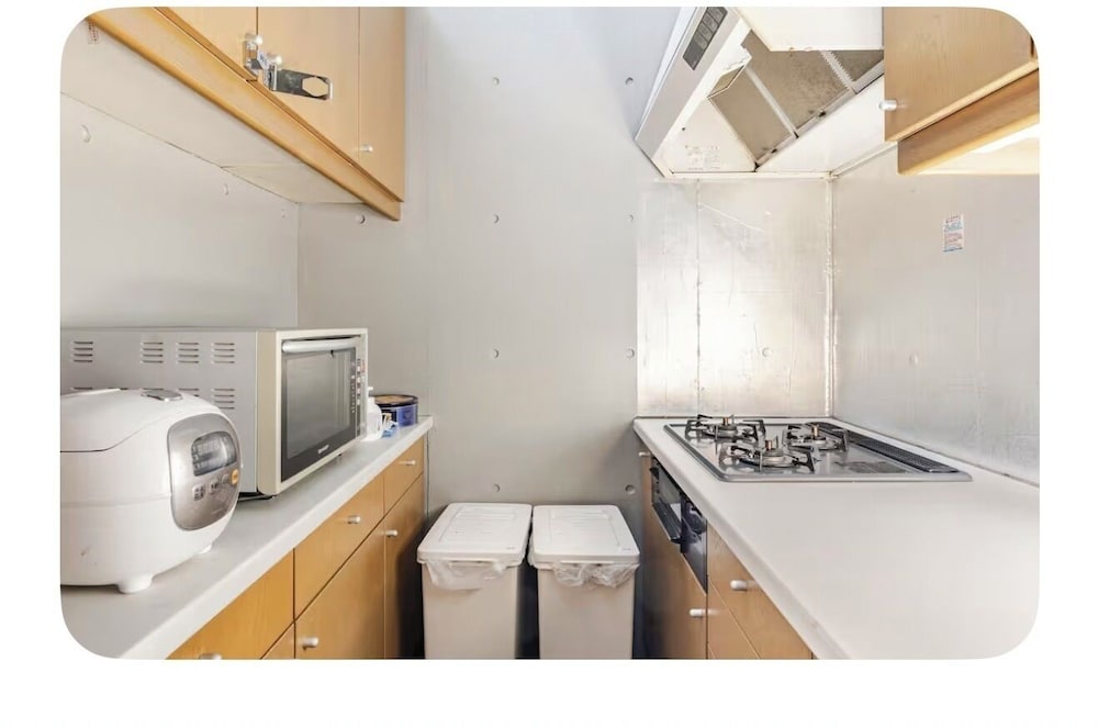 コンフォート 4 人部屋 禁煙 専用キッチン0 | Moon Base Tokyo Inn