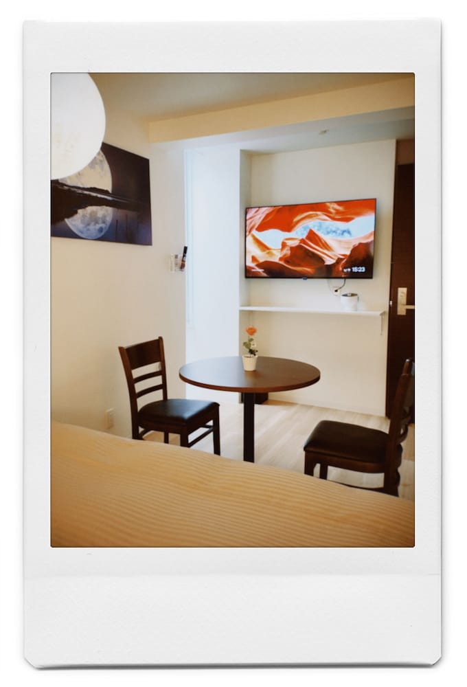 コンフォート 4 人部屋 客室1 | Moon Base Tokyo Inn