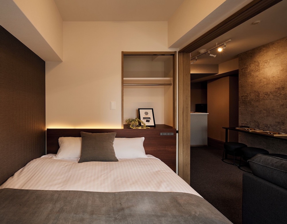 スーペリア ルーム 客室1 | Living like Hotel 博多駅前