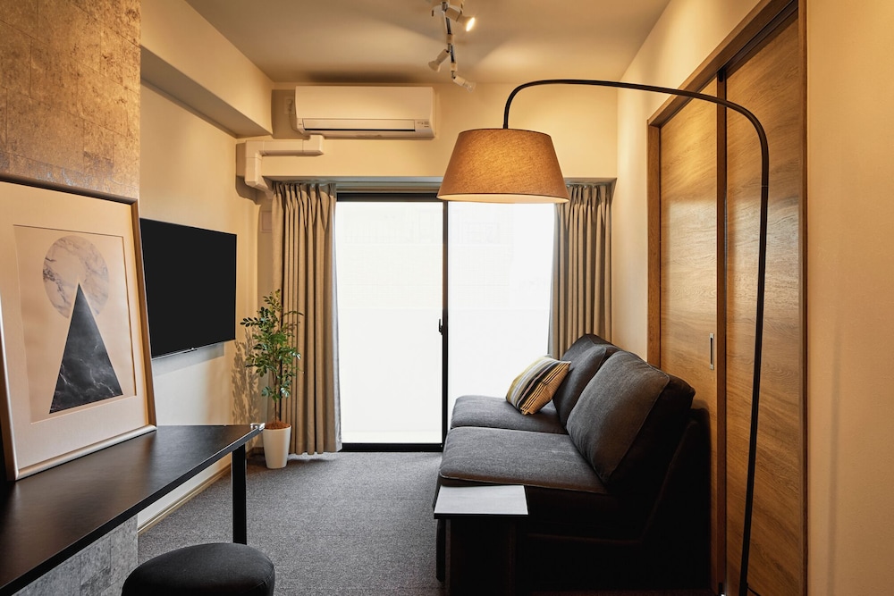 スーペリア ルーム リビング エリア3 | Living like Hotel 博多駅前