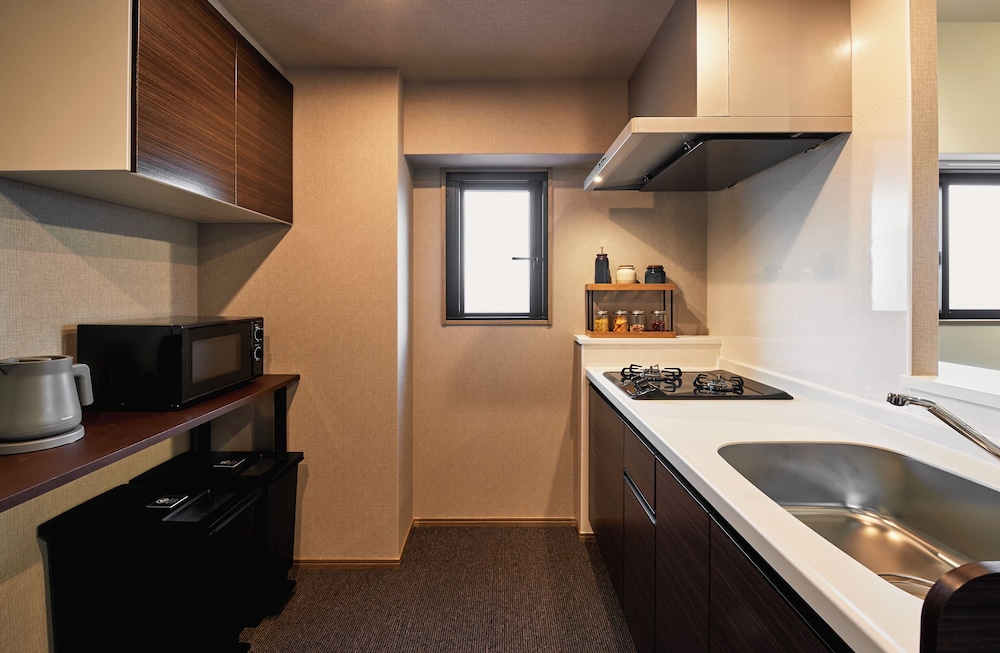 ファミリー ルーム 専用キッチン0 | Living like Hotel 博多駅前