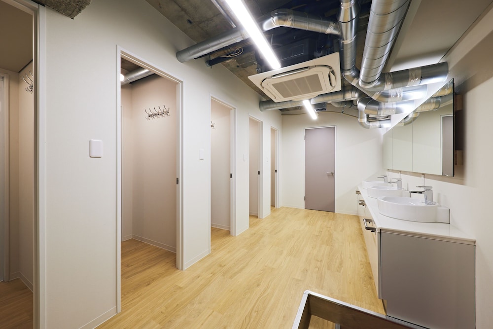 共同ドミトリー 女性限定 禁煙（2名） バスルーム0 | Shijo Guesthouse HIVE - ホステル