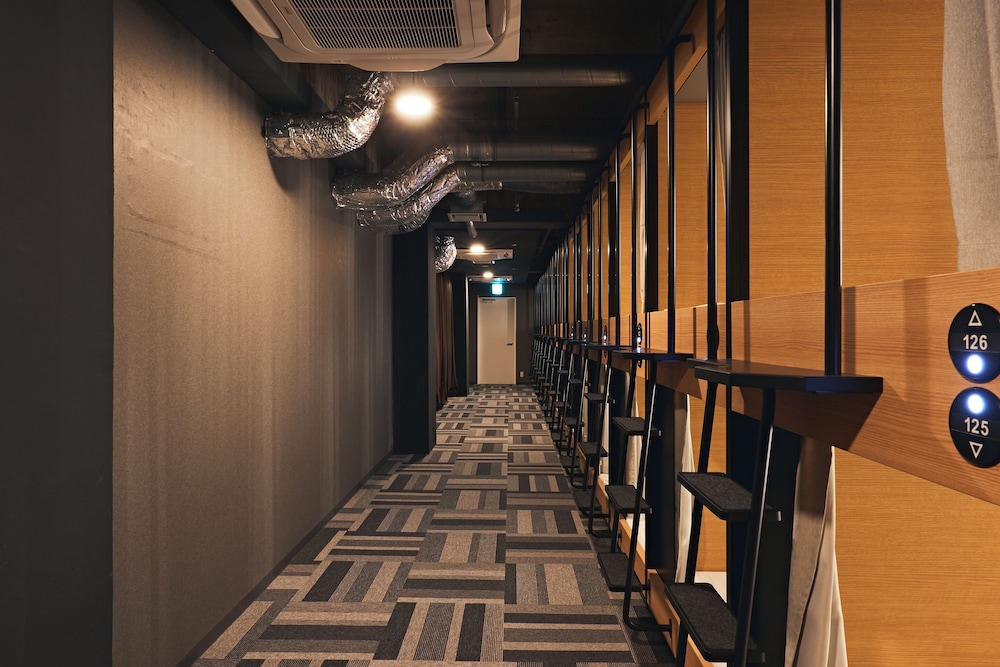 共同ドミトリー 男性限定 禁煙（2名） 客室1 | Shijo Guesthouse HIVE - ホステル