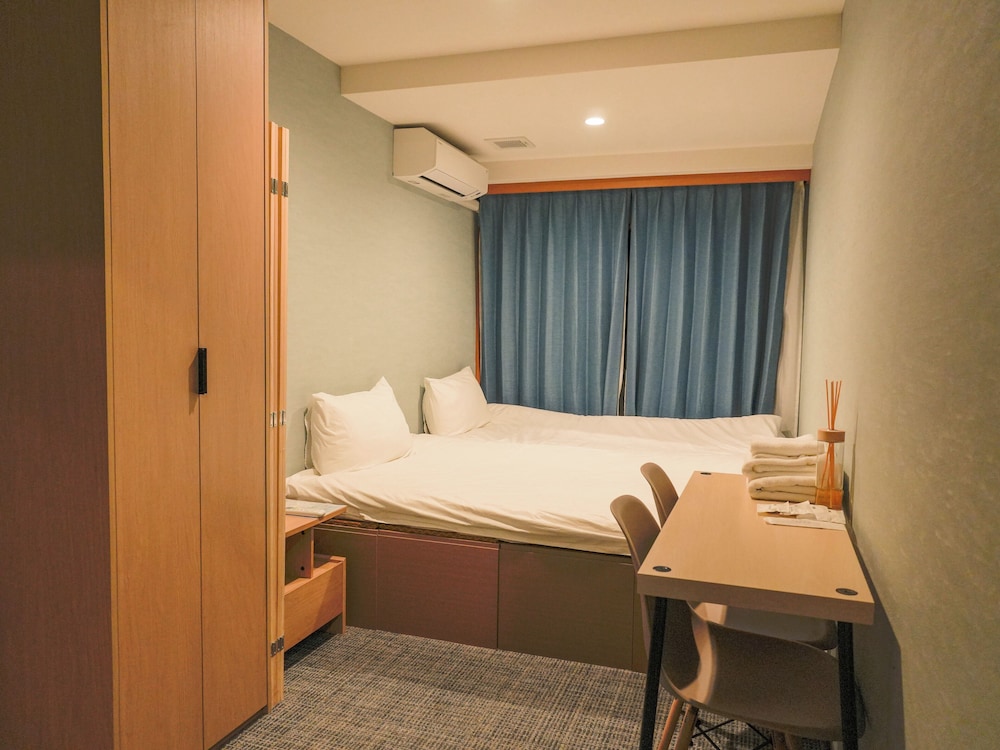 ファミリー 4 人部屋 ベッド (複数台) 禁煙 バルコニー 客室13 | AOMUGIHOTEL-Otsuka