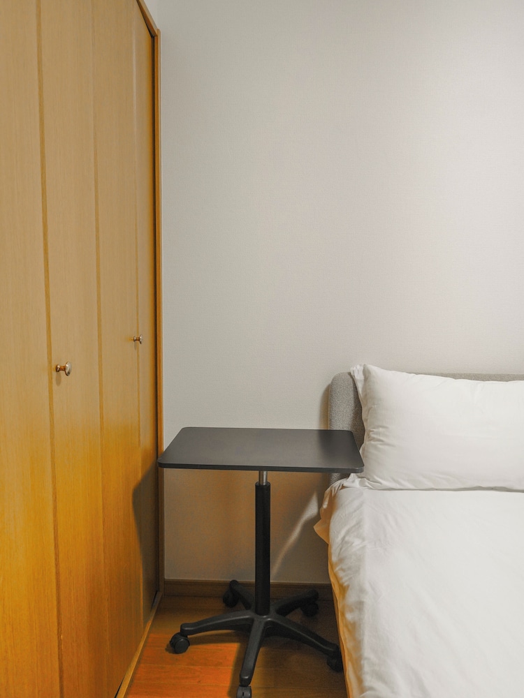 ビジネス ダブルルーム クイーンベッド 1 台 禁煙 バルコニー 客室5 | AOMUGIHOTEL-Otsuka