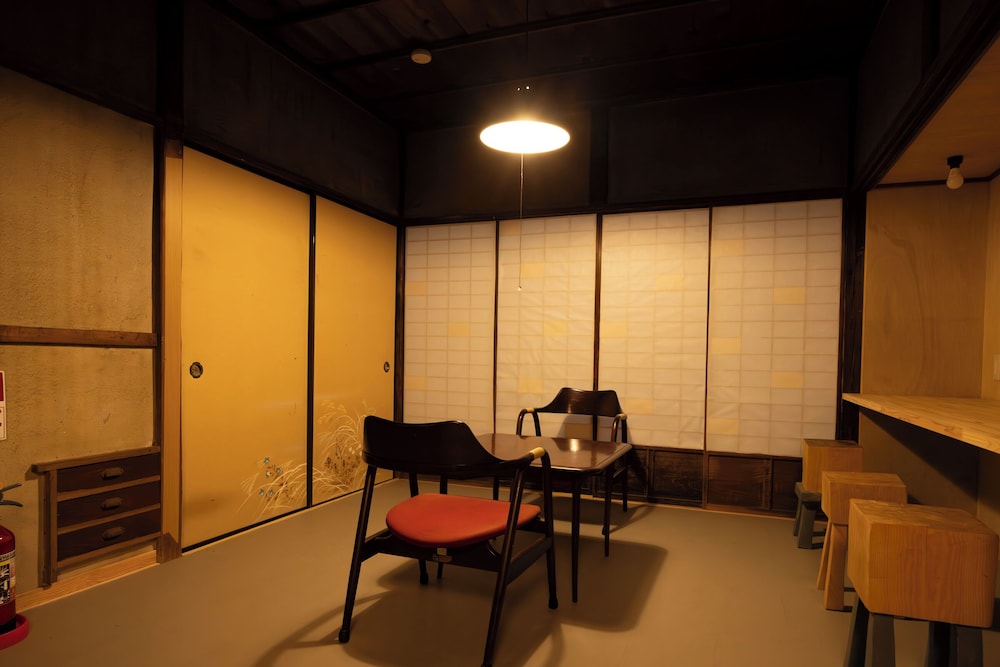 スタンダード ツインルーム 禁煙 リビング エリア0 | 旅籠屋さとう