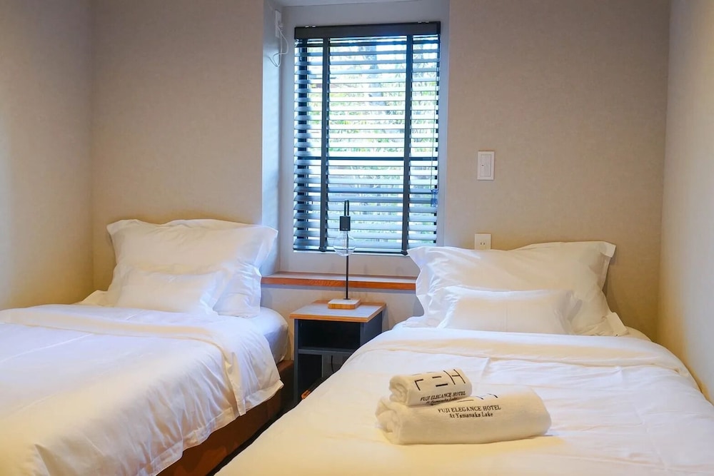 デラックス ツインルーム シングルベッド 2 台 ガーデンビュー 客室2 | Fuji Elegance Hotel