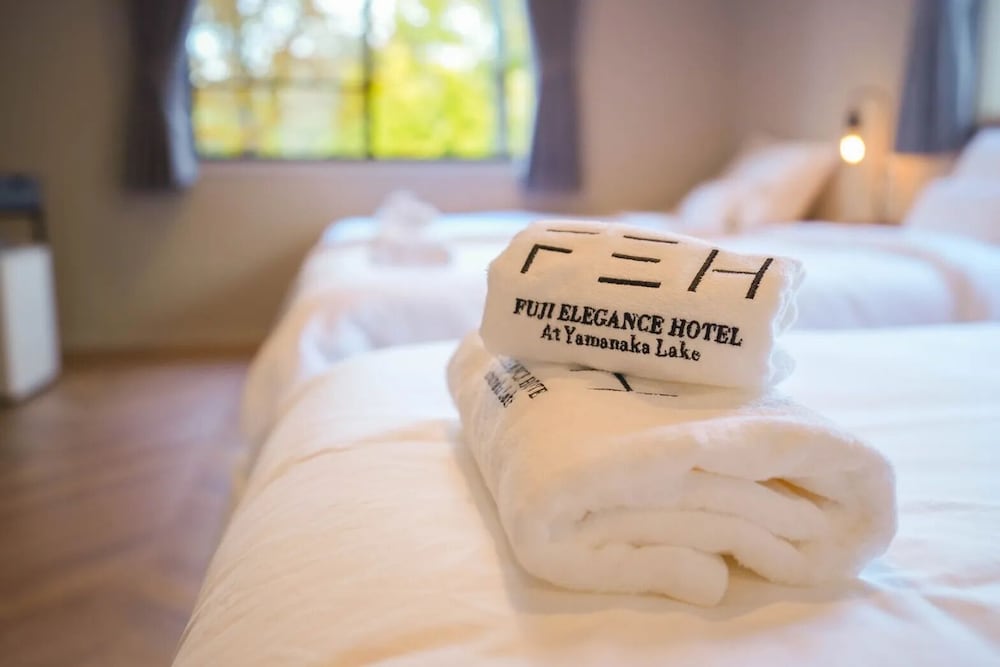 デラックス ツインルーム シングルベッド 2 台 ガーデンビュー | Fuji Elegance Hotel