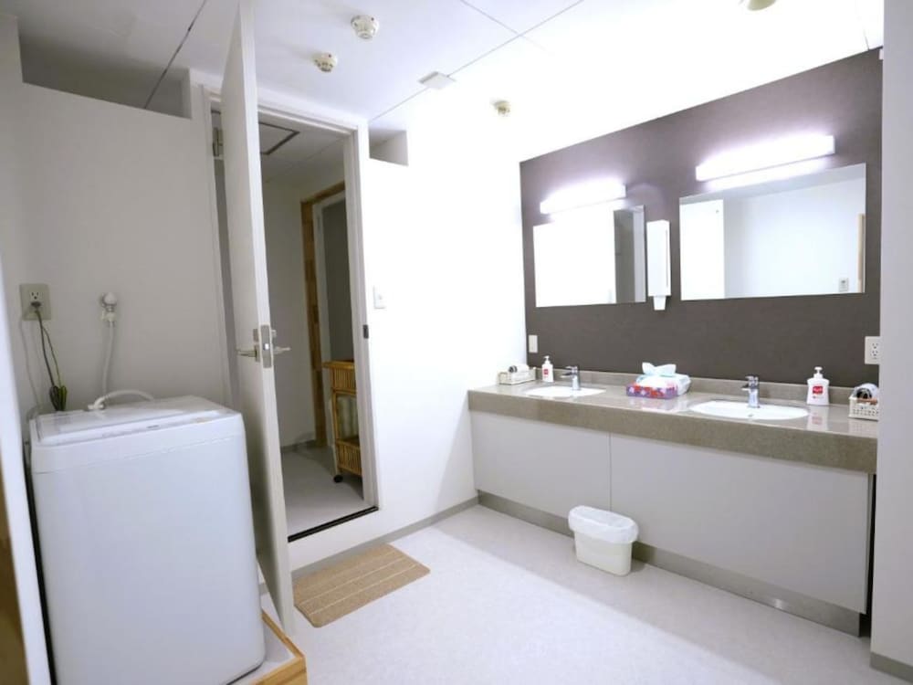 エコノミー 4 人部屋 禁煙 バスルーム1 | HOTEL Reise Basis