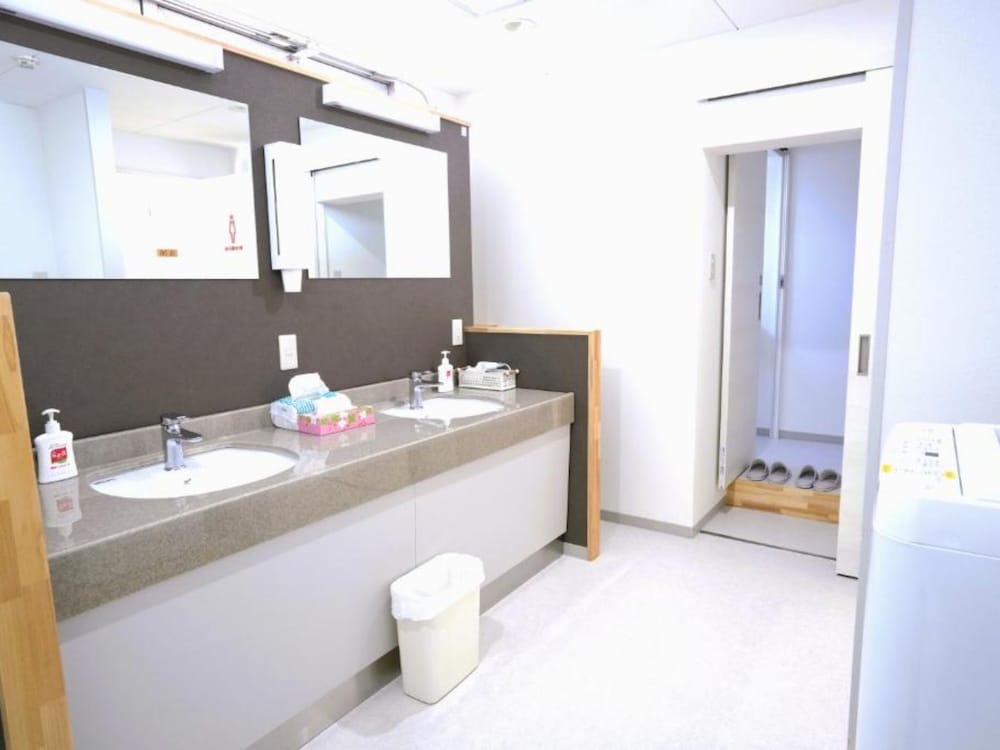 エコノミー 4 人部屋 禁煙 バスルーム0 | HOTEL Reise Basis