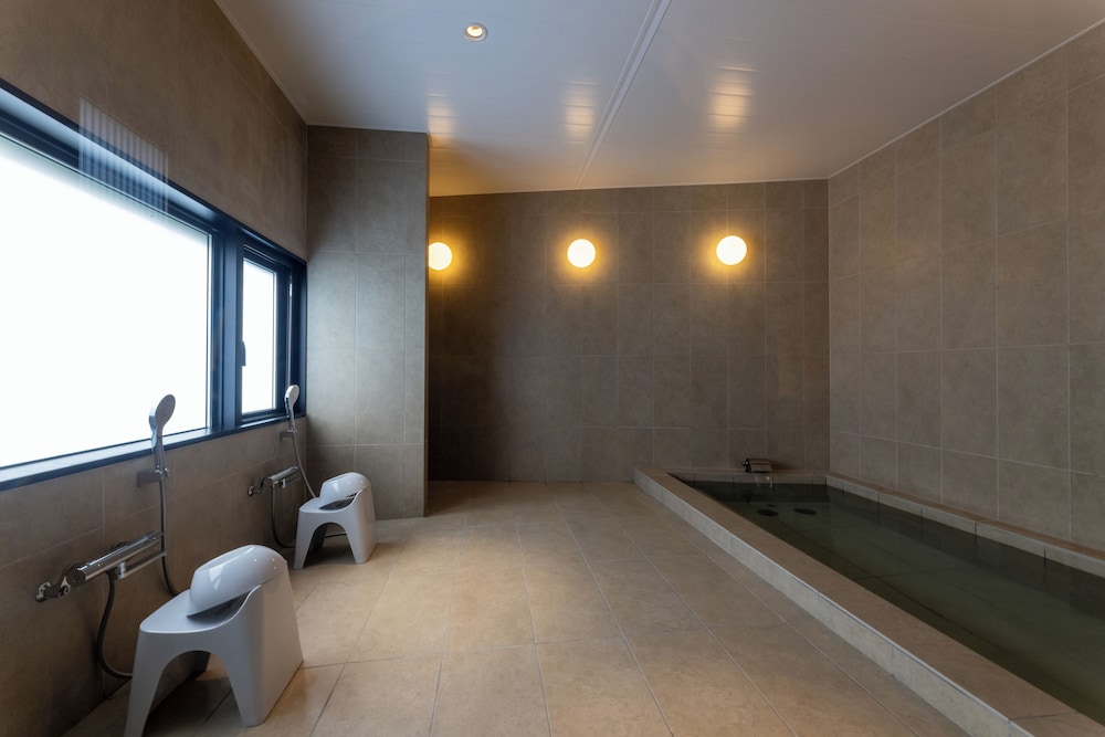 プライベートツインルームB 禁煙 共用バスルーム1 | BIRD HOTEL