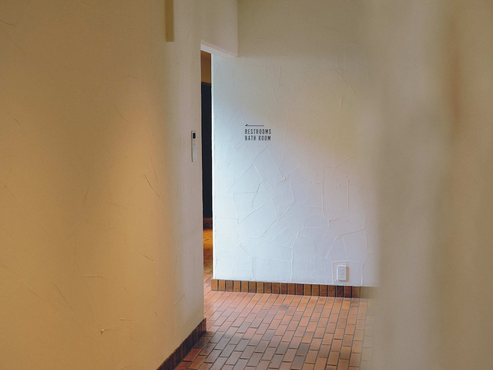 プライベートツインルームB 禁煙 共用バスルーム0 | BIRD HOTEL