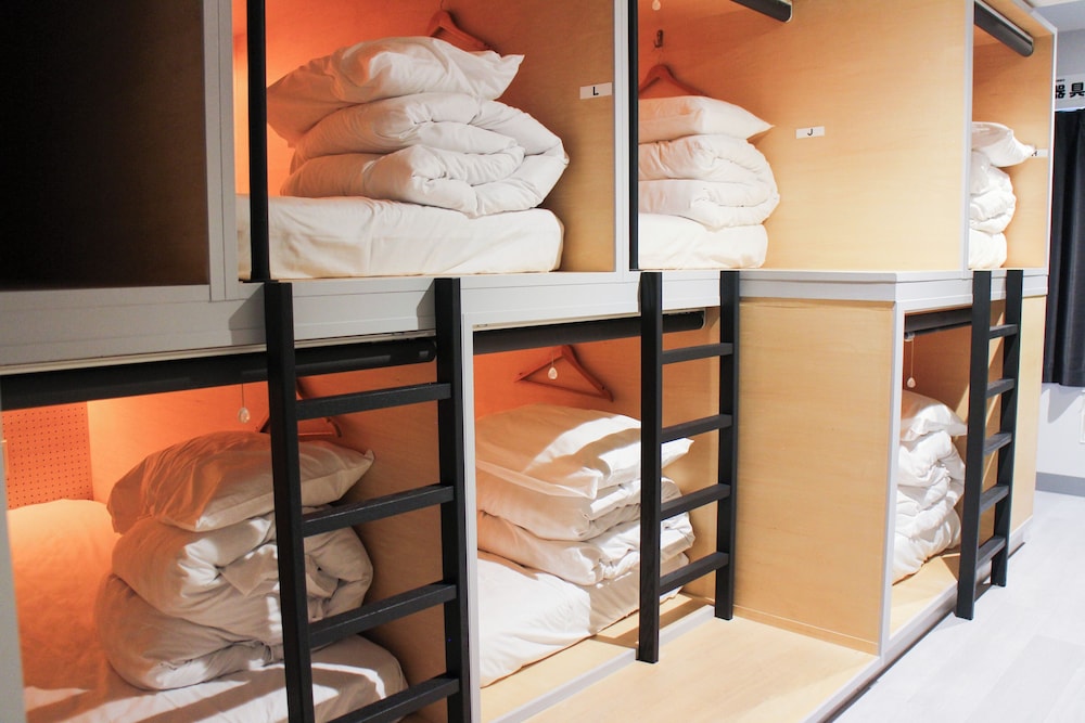 ベーシック 共同ドミトリー 男性限定 禁煙 シティビュー 客室2 | HOSTEL EstLiLas KANDA