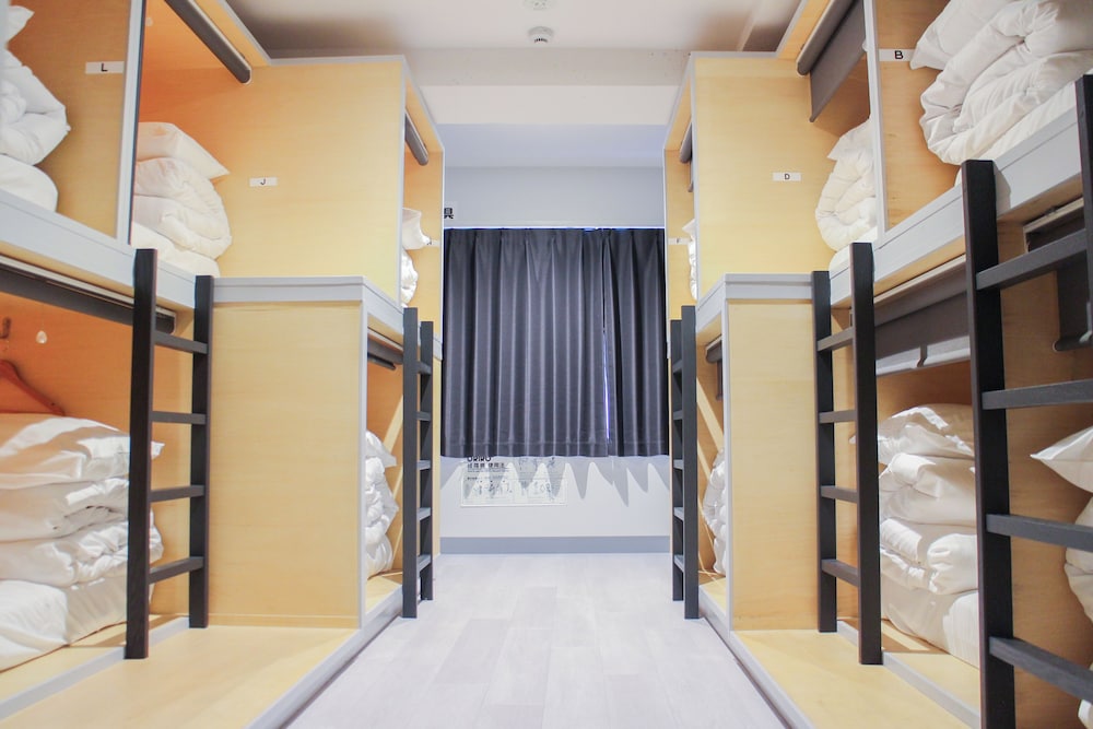 ベーシック 共同ドミトリー 男性限定 禁煙 シティビュー 客室4 | HOSTEL EstLiLas KANDA