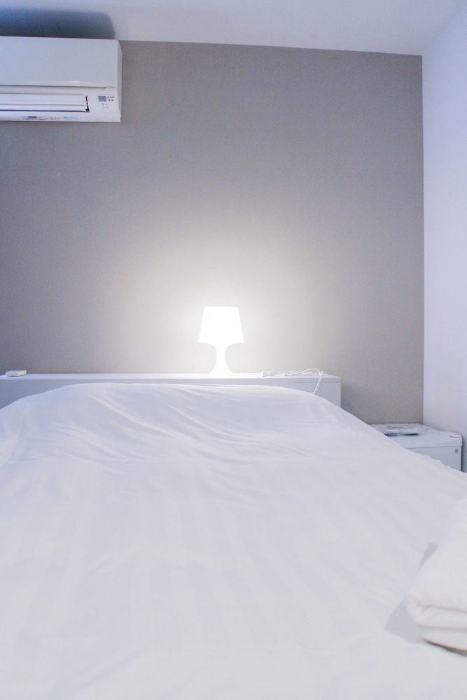 デラックス ダブルルーム ダブルベッド 1 台 バルコニー シティビュー 客室1 | HOSTEL EstLiLas KANDA