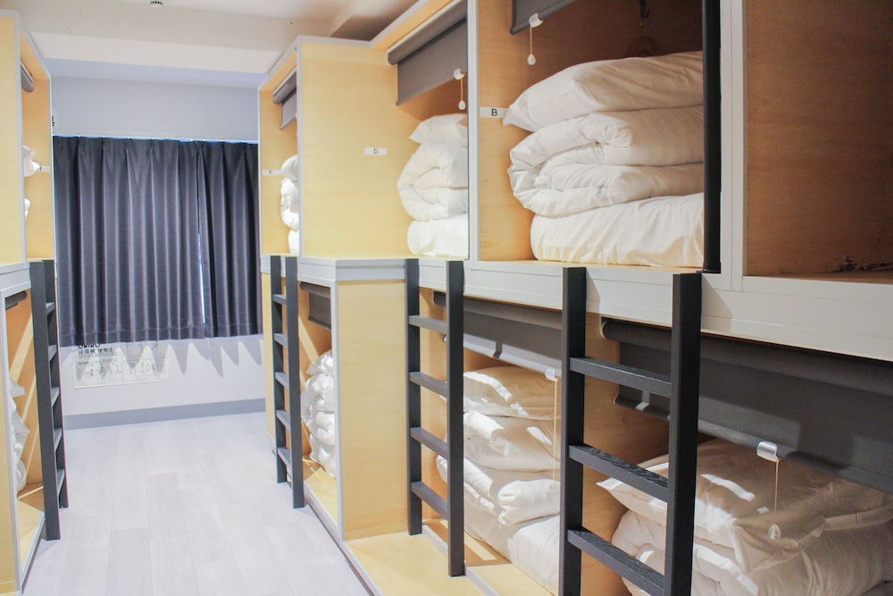 ベーシック 共同ドミトリー 男性限定 禁煙 シティビュー 客室1 | HOSTEL EstLiLas KANDA