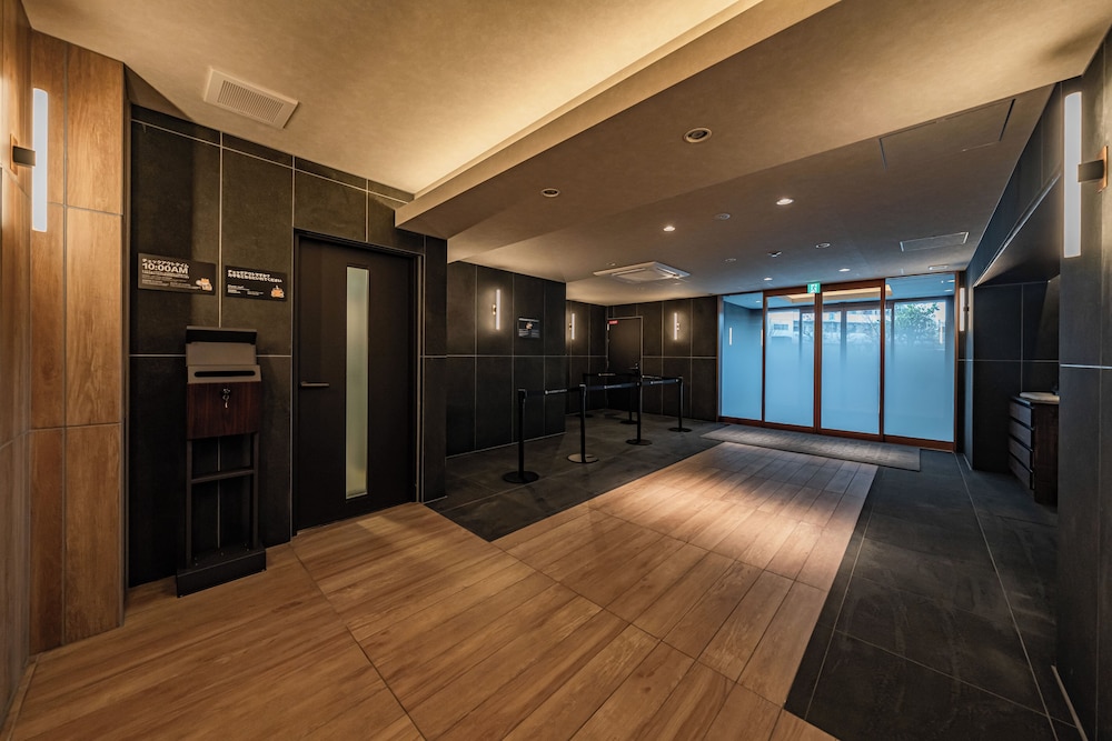 内部エントランス1 | Apartment Hotel 11 Nambaminami 5