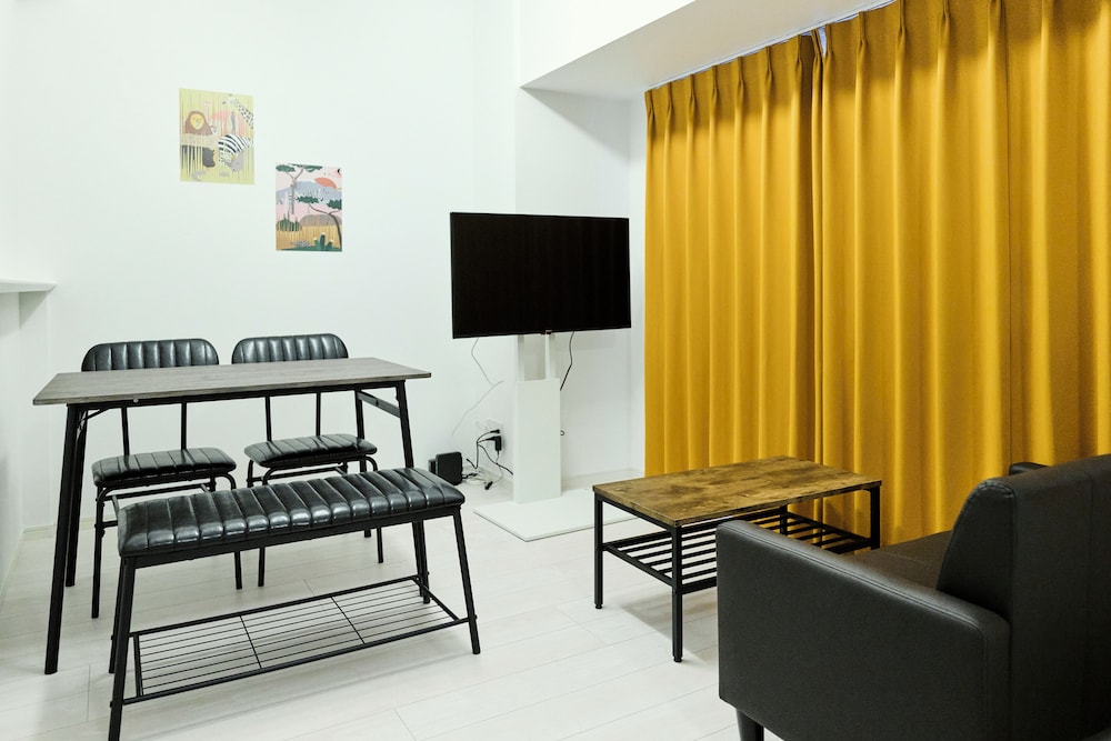 アパートメント リビング エリア1 | CREST西新