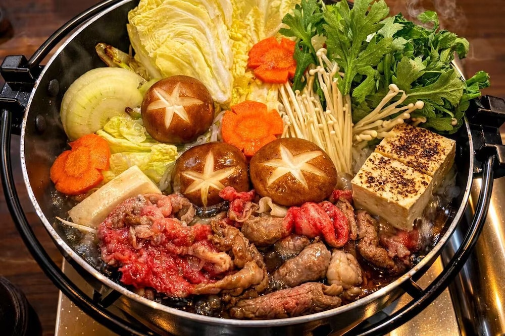 スーペリア スイート 1 ベッドルーム バルコニー マウンテンビュー 客室内のダイニングエリア0 | シーナリー・リゾート駿河