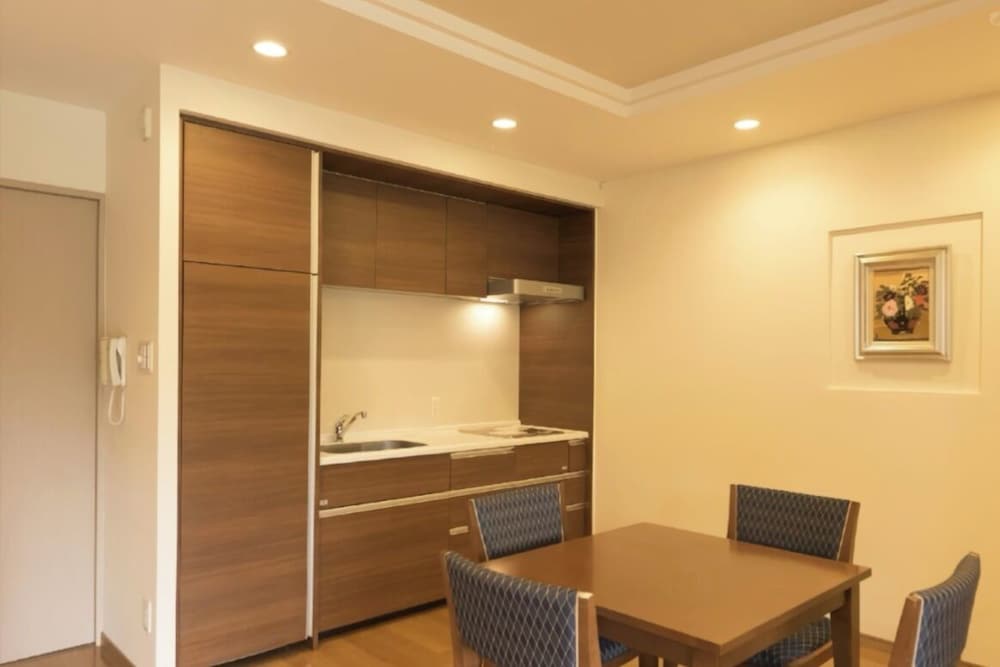 スーペリア スイート 1 ベッドルーム バルコニー マウンテンビュー 専用キッチン0 | シーナリー・リゾート駿河