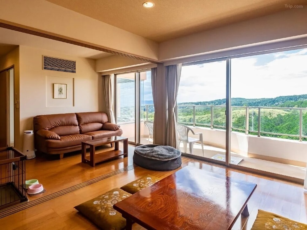 エクスクルーシブ スイート 1 ベッドルーム ペットとの宿泊可 マウンテンビュー 客室1 | シーナリー・リゾート駿河
