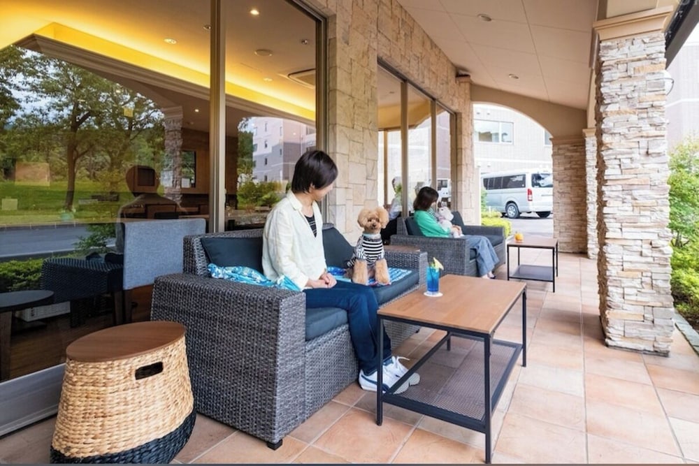 エクスクルーシブ スイート 1 ベッドルーム ペットとの宿泊可 マウンテンビュー リビング エリア1 | シーナリー・リゾート駿河