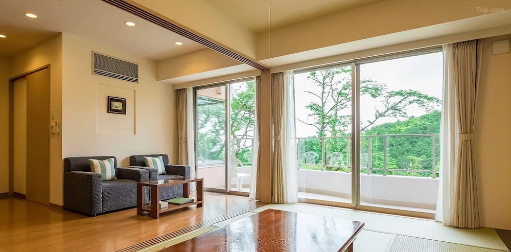 スーペリア スイート 1 ベッドルーム バルコニー マウンテンビュー 部屋からの景観0 | シーナリー・リゾート駿河