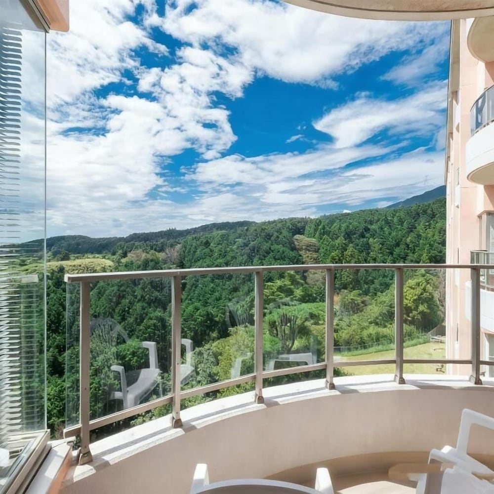 スーペリア スイート 1 ベッドルーム バルコニー マウンテンビュー テラス / パティオ0 | シーナリー・リゾート駿河