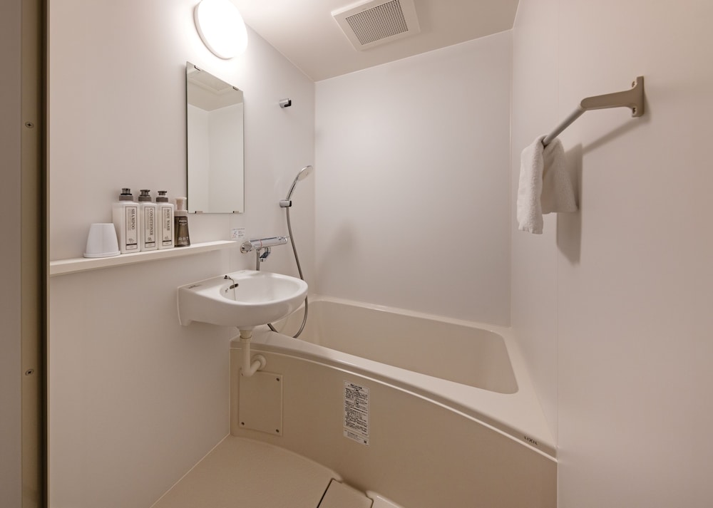 エコノミー ダブルルーム 禁煙 バスルーム0 | THE STILL HOTEL