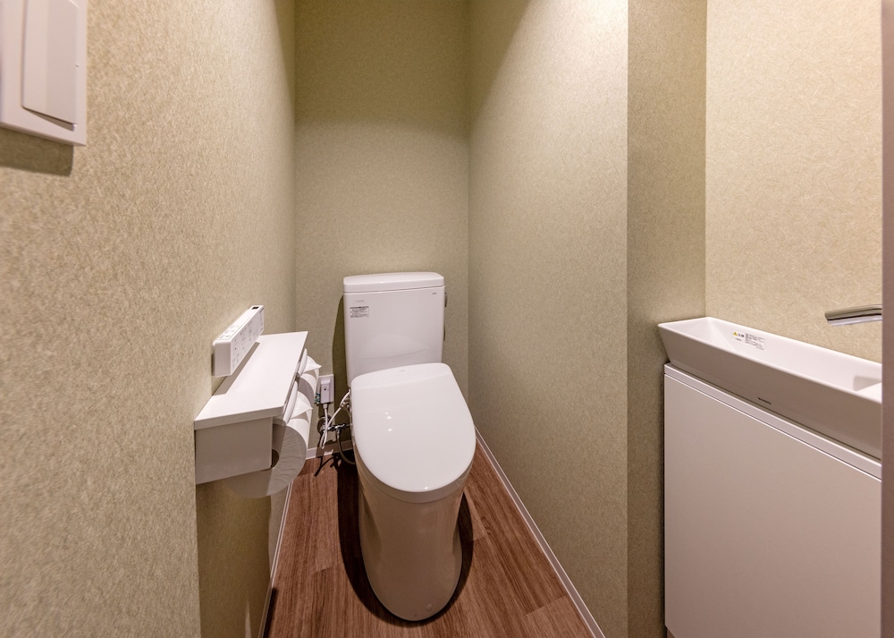 エコノミー ダブルルーム 禁煙 バスルーム1 | THE STILL HOTEL