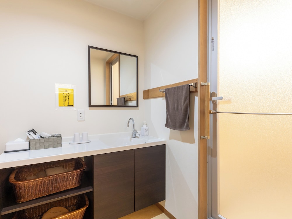 デラックス ツインルーム 禁煙 バスルーム0 | 阿波池田駅前ホテルイレブン