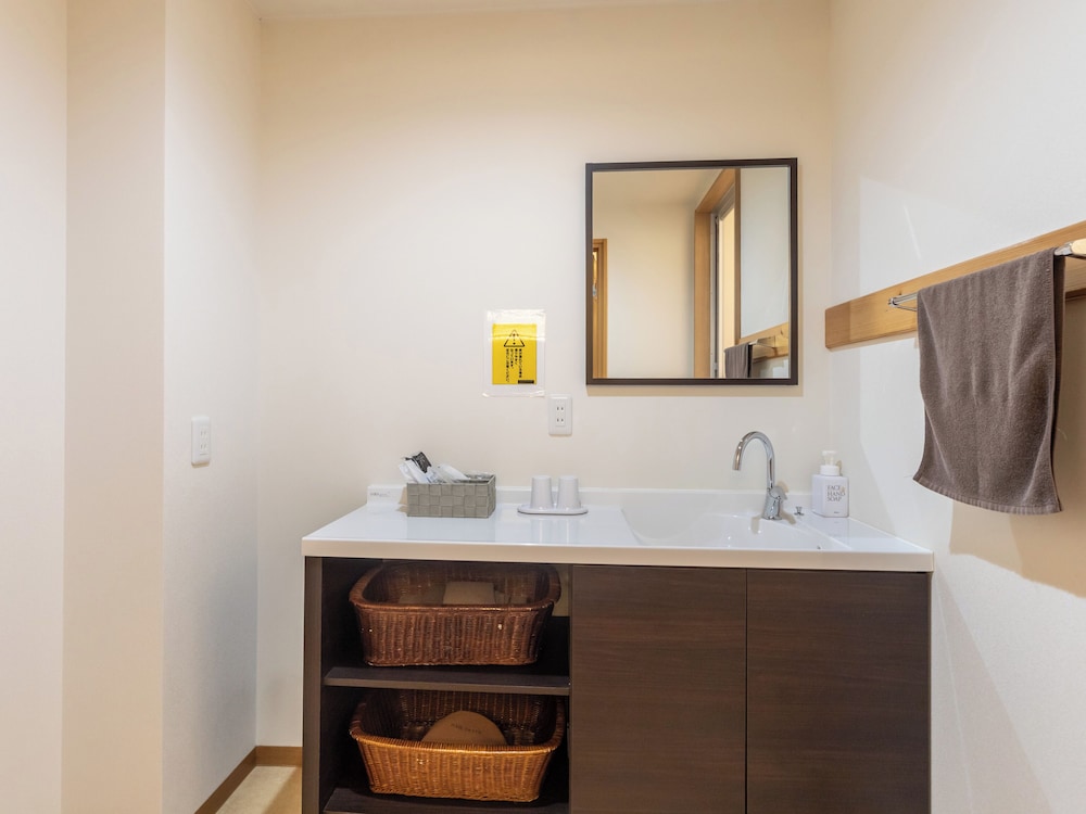 スタンダード ツインルーム 禁煙 バスルーム1 | 阿波池田駅前ホテルイレブン