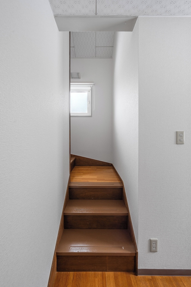 階段1 | THE VILLAGE 1002