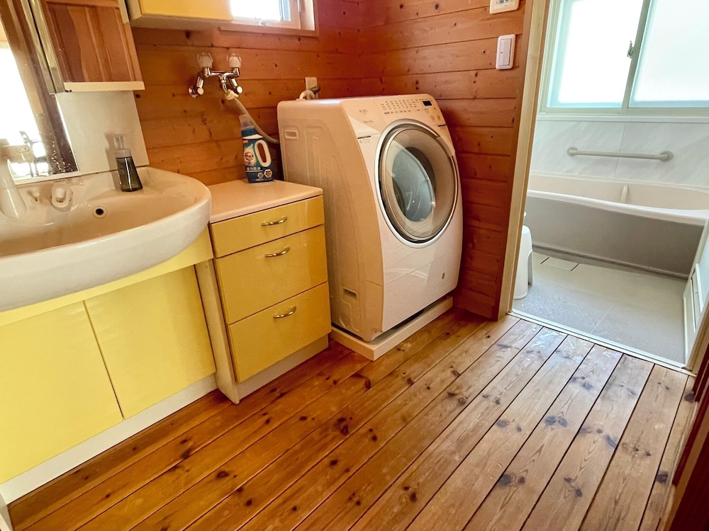 ベーシック アパートメント マウンテンビュー バスルーム1 | Three Peaks House