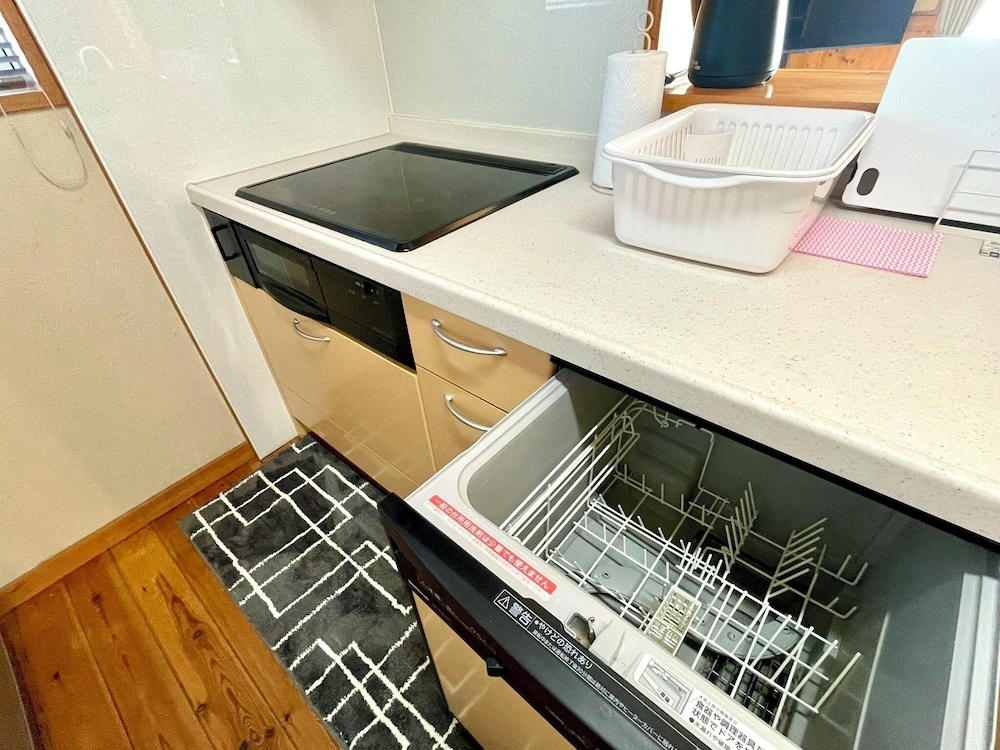 ベーシック アパートメント マウンテンビュー リビング エリア3 | Three Peaks House