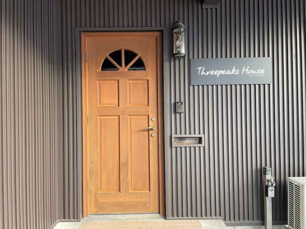 施設の正面1 | Three Peaks House 施設の正面1 | Three Peaks House