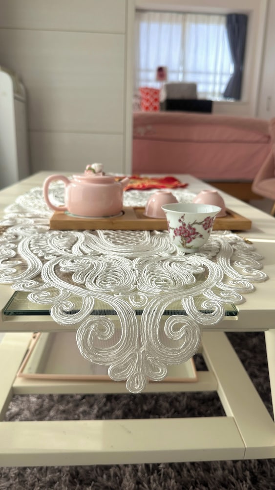 Okinawa SunSea/海が見える2LDK貸切ホテルアパート/那覇空港から車で20分 リビング エリア2 | 沖縄 SunSea 絶景オーシャンビュー 2LDK 最大6名 空港から 20 分 大型ショッピングモールまで車で 3 分