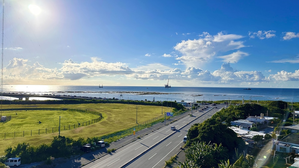 Okinawa SunSea/海が見える2LDK貸切ホテルアパート/那覇空港から車で20分 施設からの眺望0 | Vent Du Vent