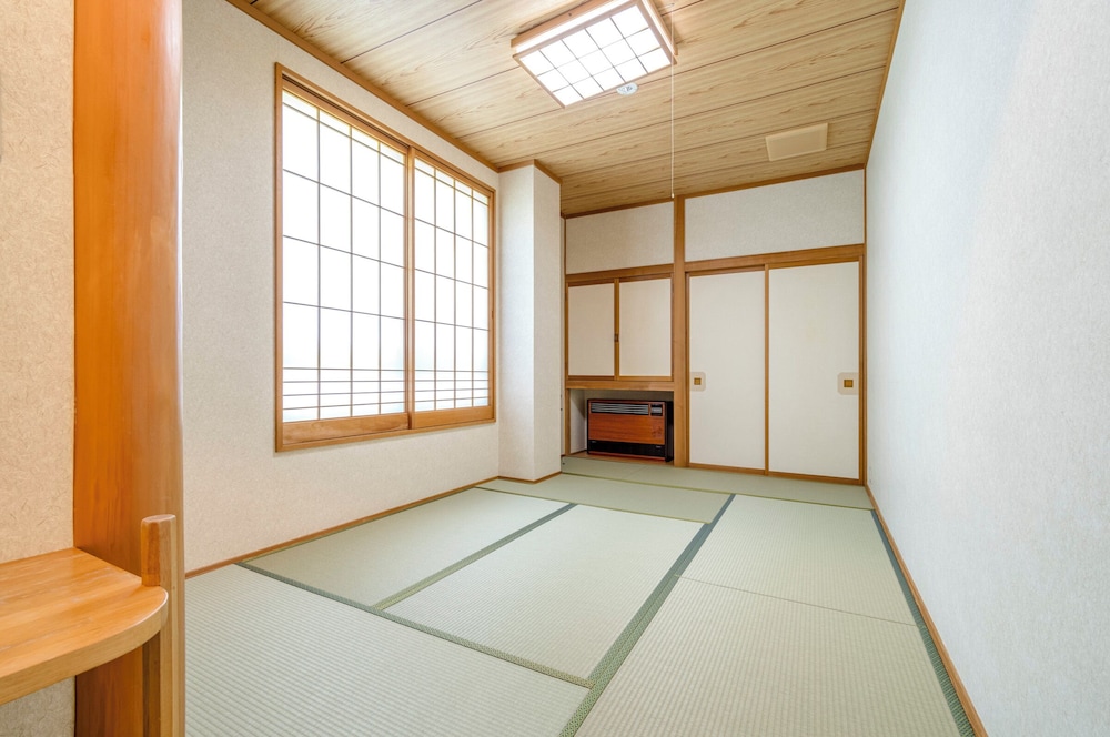 [3F・2人部屋] バス・トイレなし 禁煙 | 温泉御宿るりびたき