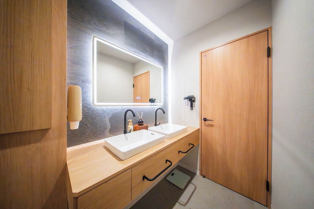 コンフォート スイート 2 ベッドルーム 禁煙 専用バスルーム バスルーム0 | MARUMI HOTEL Uguisudani
