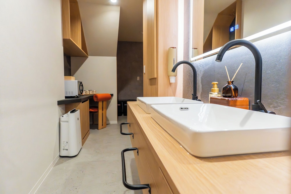 コンフォート スイート 2 ベッドルーム 禁煙 専用バスルーム 客室3 | MARUMI HOTEL Uguisudani