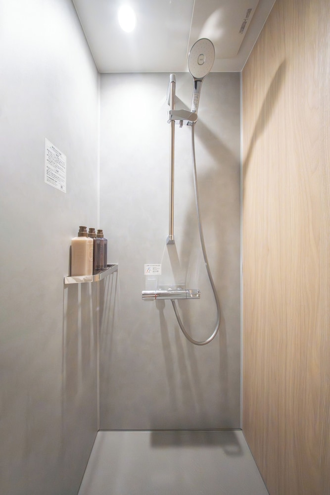 スーペリア スイート 2 ベッドルーム 禁煙 専用バスルーム バスルーム2 | MARUMI HOTEL Uguisudani