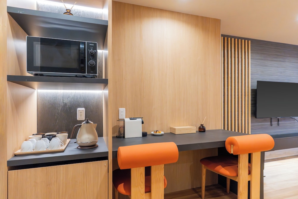 ファミリー スイート 2 ベッドルーム 禁煙 専用バスルーム 客室内のダイニングエリア0 | MARUMI HOTEL Uguisudani